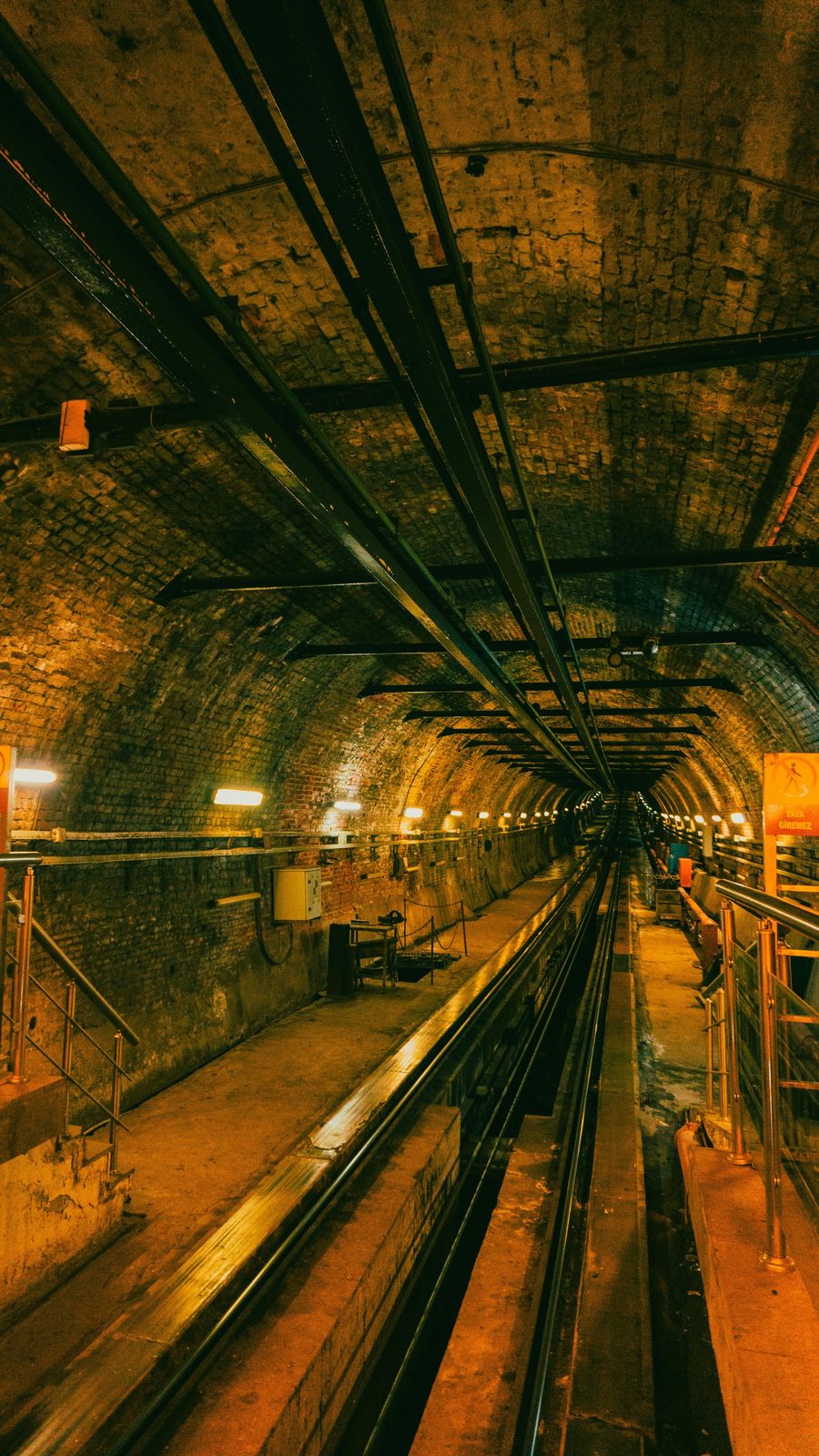 Underground cable tunnel